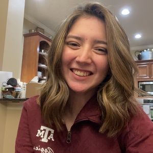 Meet your Posher, Gabriela